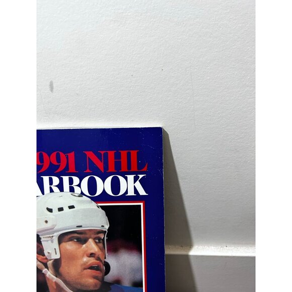 1991 NHL Yearbook Mark Messier Edmonton Oilers Cover Hockey Paperback - Picture 4 of 6